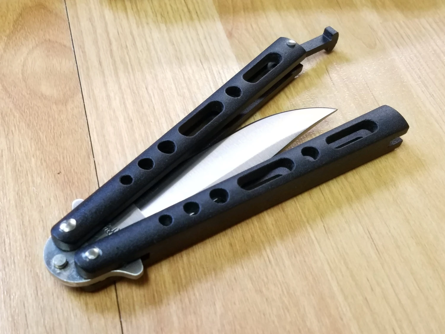 Benchmark 9" Black Stainless Balisong Knife 004 4 Benchmark 9" Black Stainless Balisong Knife 004 - Image 4